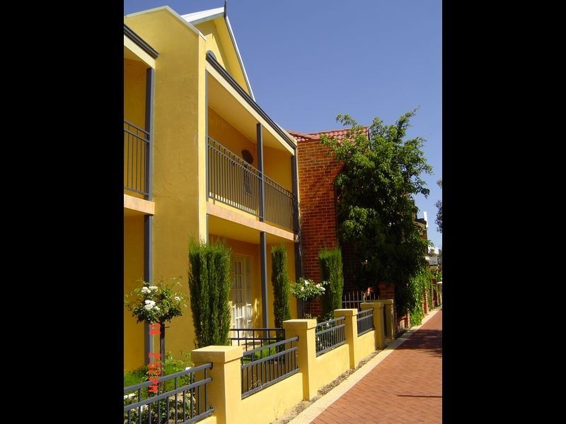 238 Lakeside Drive, Joondalup WA 6027