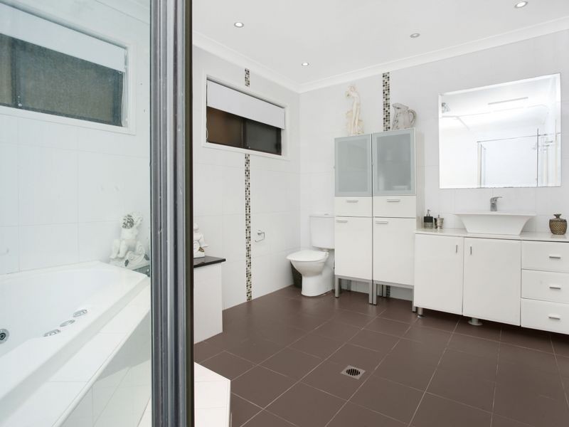 4 Curran Street, Prairiewood NSW 2176