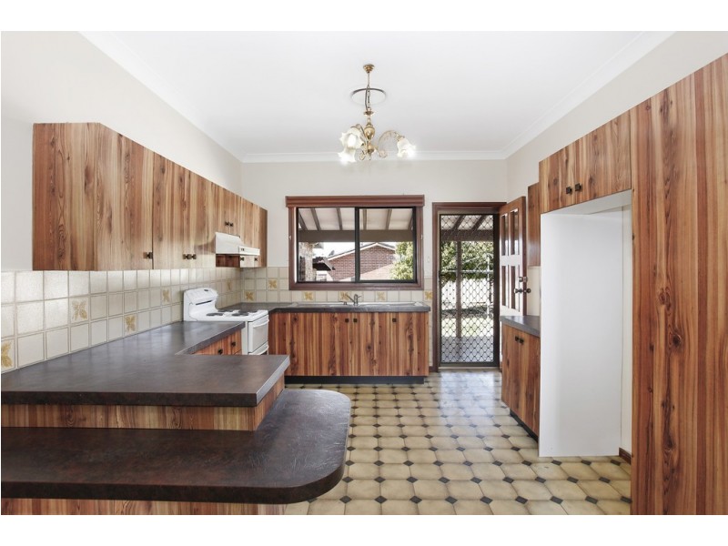 6 Warrumbungle Street, Fairfield West NSW 2165