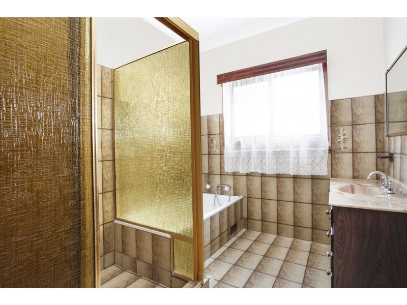 6 Warrumbungle Street, Fairfield West NSW 2165