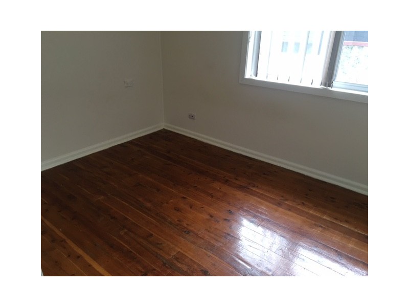 16 Dampier Crescent, Fairfield West NSW 2165