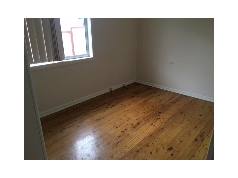 16 Dampier Crescent, Fairfield West NSW 2165