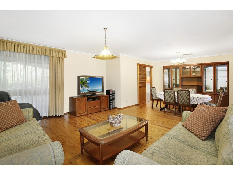 6 Kemmel Close, Bossley Park NSW 2176