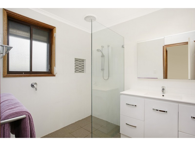 6 Kemmel Close, Bossley Park NSW 2176