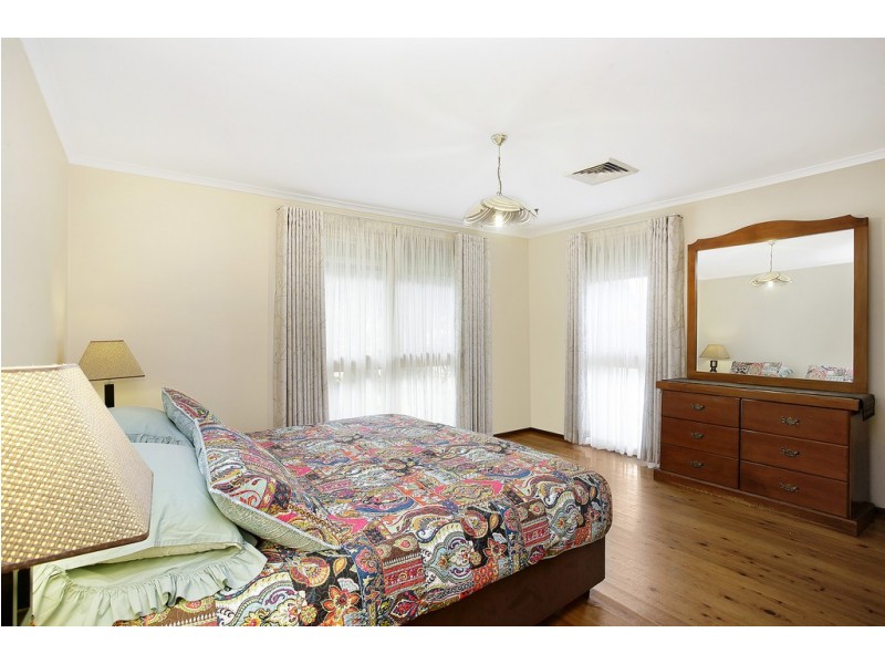6 Kemmel Close, Bossley Park NSW 2176