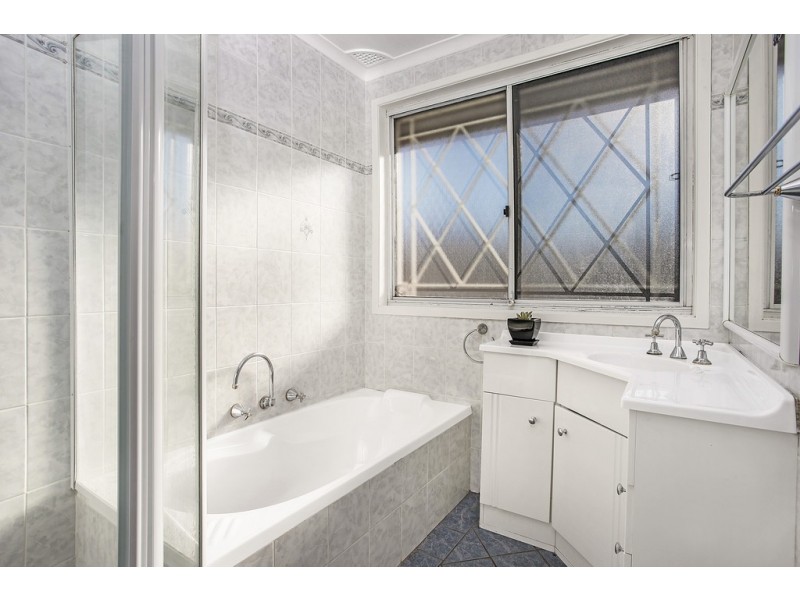 2 Sarah Place, Bossley Park NSW 2176