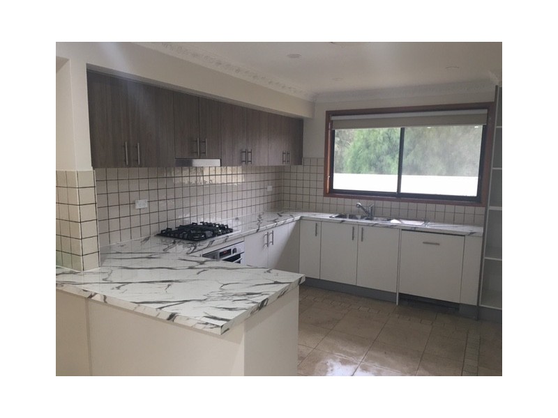 4 Meredith close, Fairfield NSW 2165