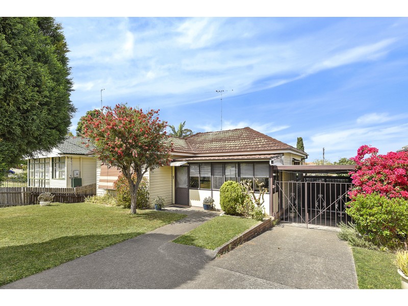 4 Macdonnell Avenue, Fairfield West NSW 2165