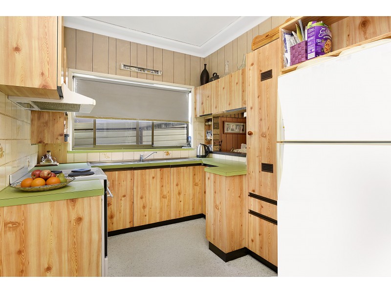 4 Macdonnell Avenue, Fairfield West NSW 2165