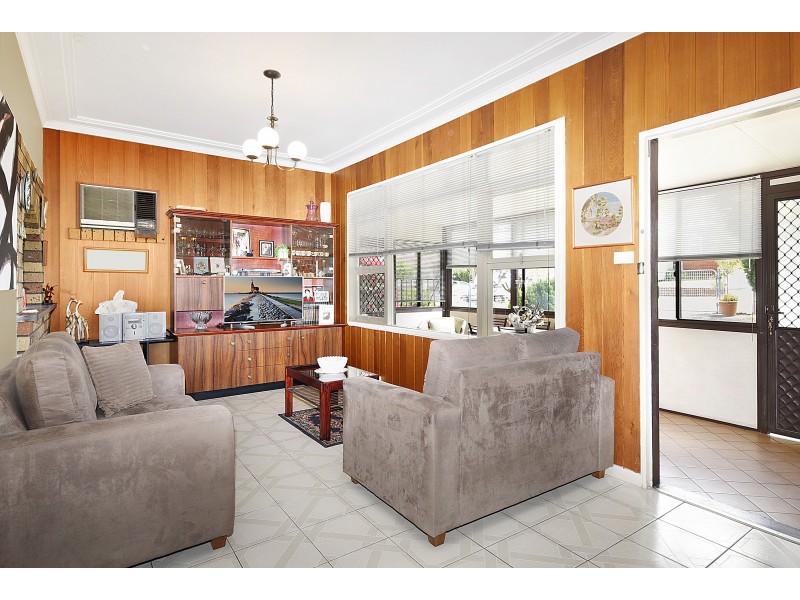 4 Macdonnell Avenue, Fairfield West NSW 2165