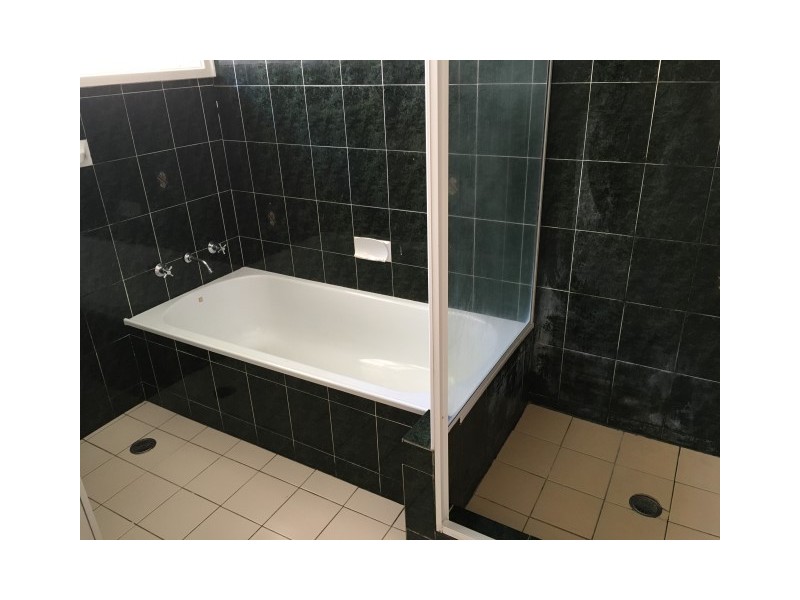 21 Glenroy Crescent, St Johns Park NSW 2176