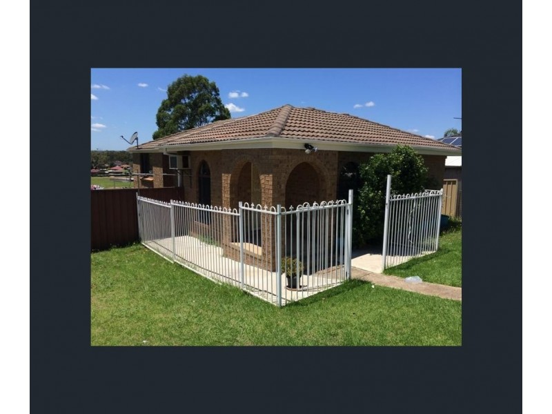23 Othello Avenue, Rosemeadow NSW 2560