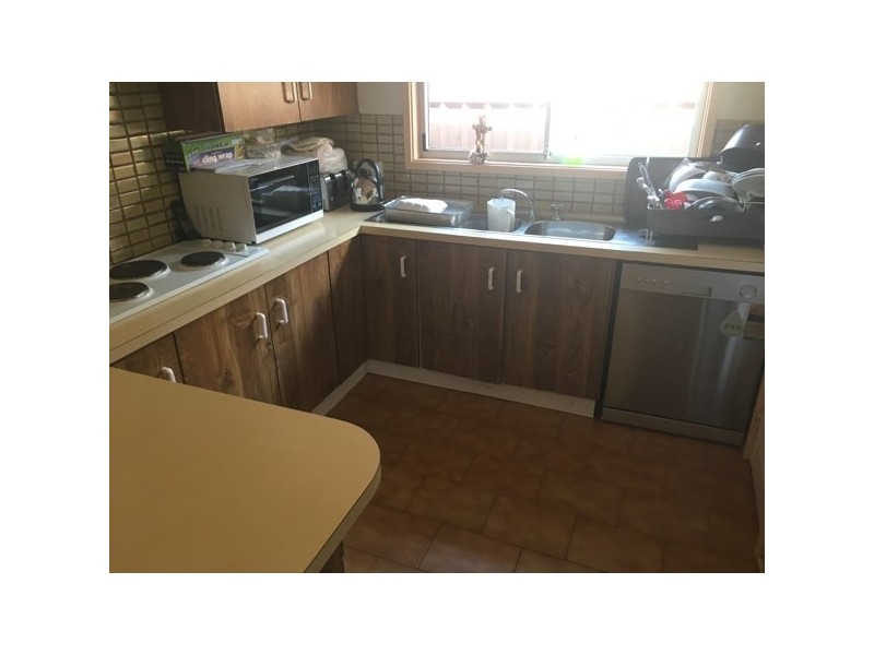 40 Buranda Crescent, St Johns Park NSW 2176