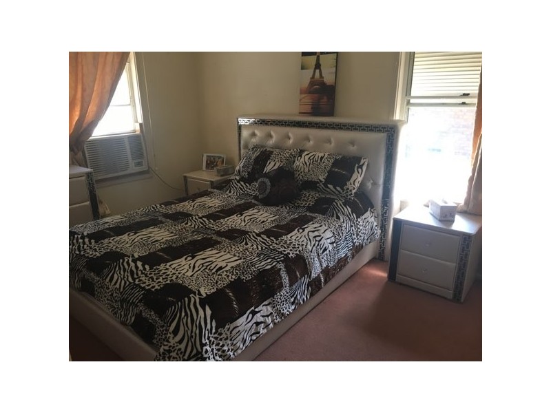 40 Buranda Crescent, St Johns Park NSW 2176