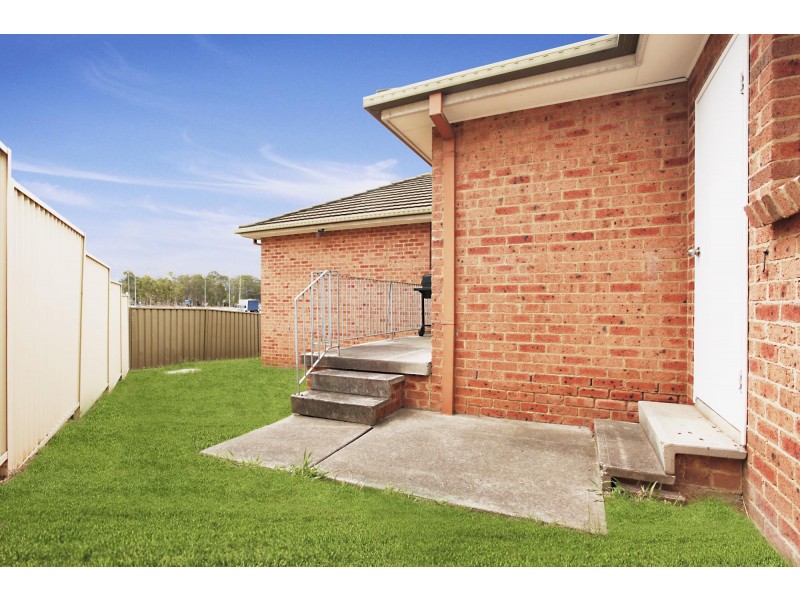 11 Derwent Place, Bossley Park NSW 2176