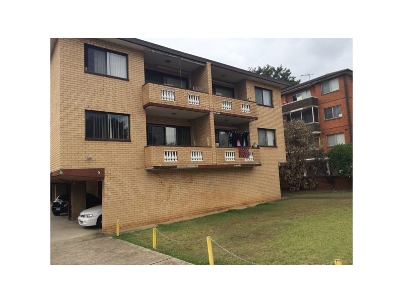 8/5 Lackey Street, Fairfield NSW 2165