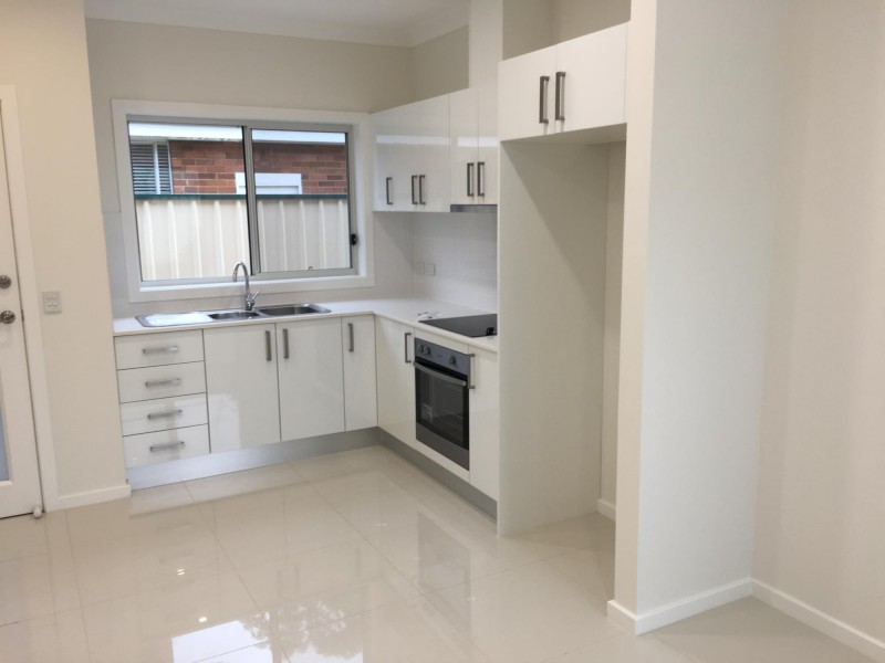 21a Glenroy Crescent, St Johns Park NSW 2176