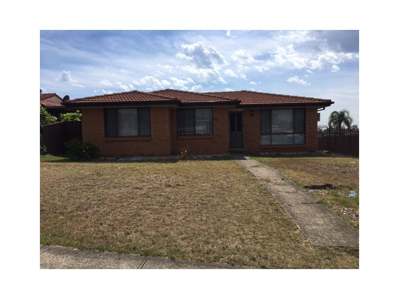 8 Dark Close, Edensor Park NSW 2176