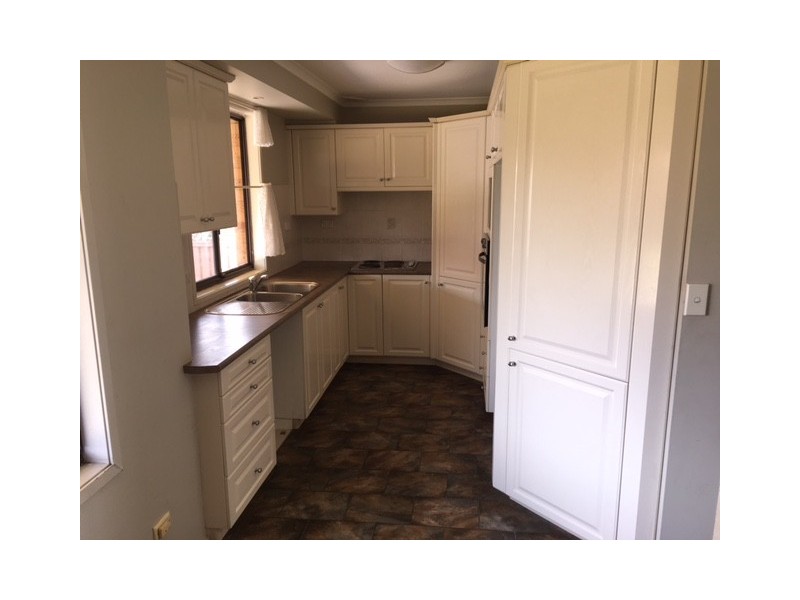 8 Dark Close, Edensor Park NSW 2176