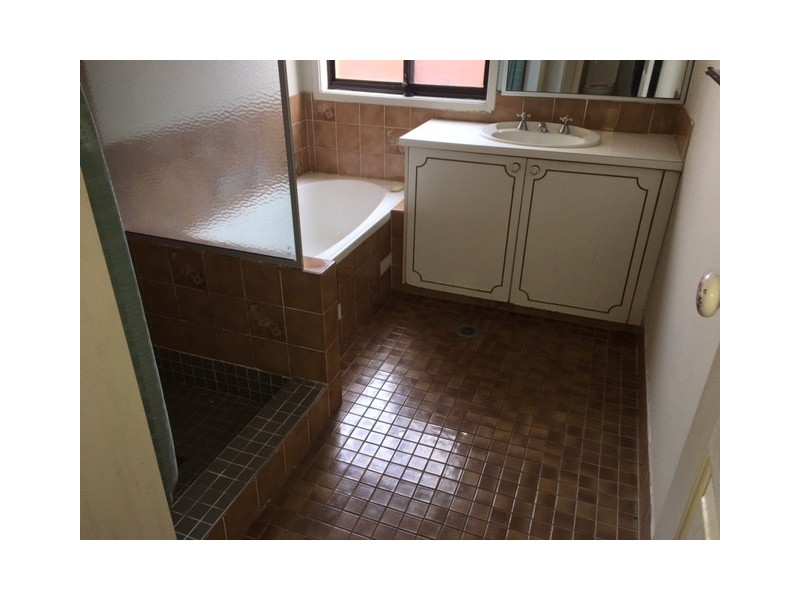 8 Dark Close, Edensor Park NSW 2176