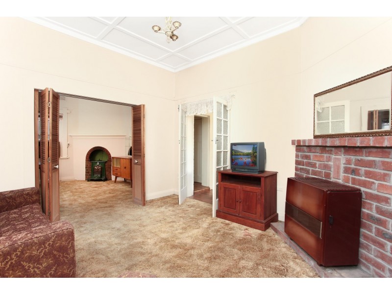 14 Riverview Road, Fairfield NSW 2165