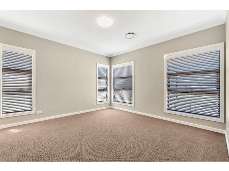2 Madigan Street, Oran Park NSW 2570
