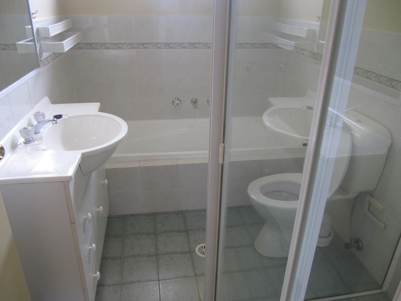 4/34 Sunny Place, St Johns Park NSW 2176