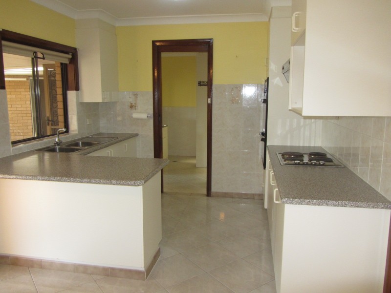 2 Gurney Crescent, Fairfield West NSW 2165