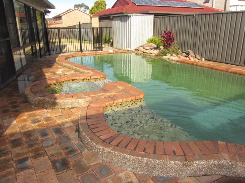 2 Gurney Crescent, Fairfield West NSW 2165