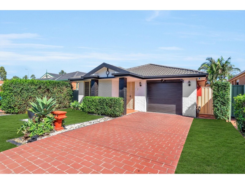 7 Erin Place, Casula NSW 2170