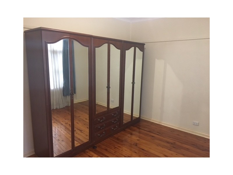 1 English Street, Glenfield NSW 2167