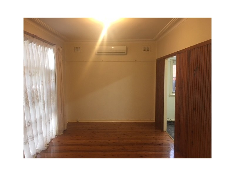 1 English Street, Glenfield NSW 2167