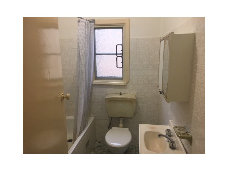 1 English Street, Glenfield NSW 2167