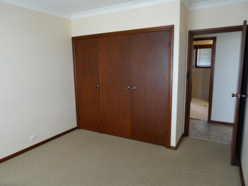 2 Avalon Close, Bossley Park NSW 2176