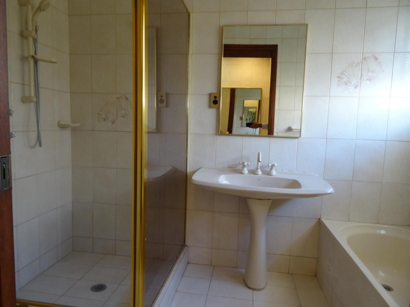 2 Avalon Close, Bossley Park NSW 2176