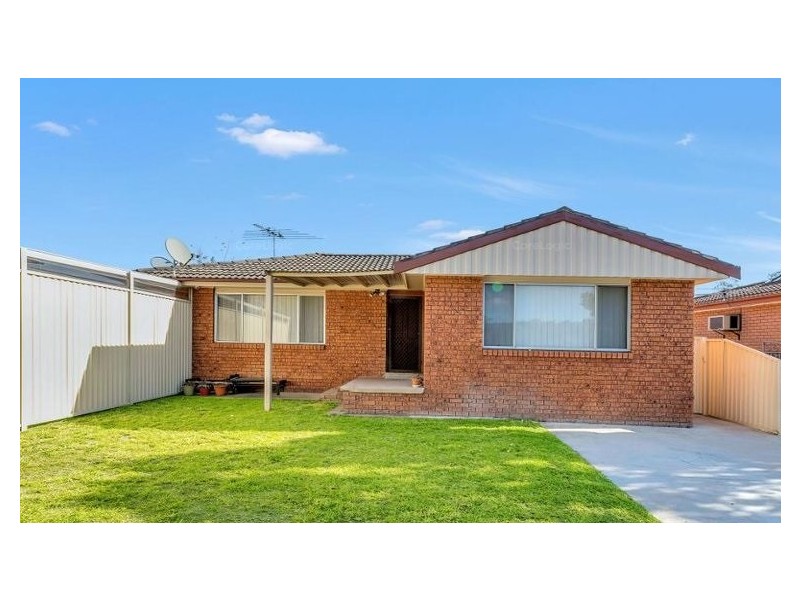 6 Comberford Close, Prairiewood NSW 2176