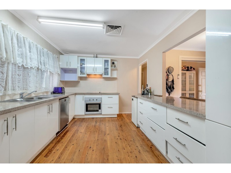 14 Jarndyce Avenue, Ambarvale NSW 2560