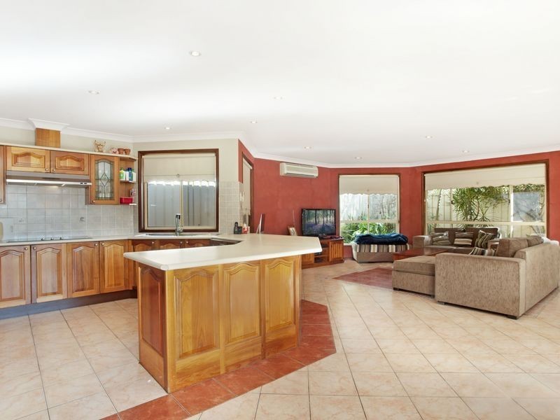 11 Wyatville Drive, West Hoxton NSW 2171
