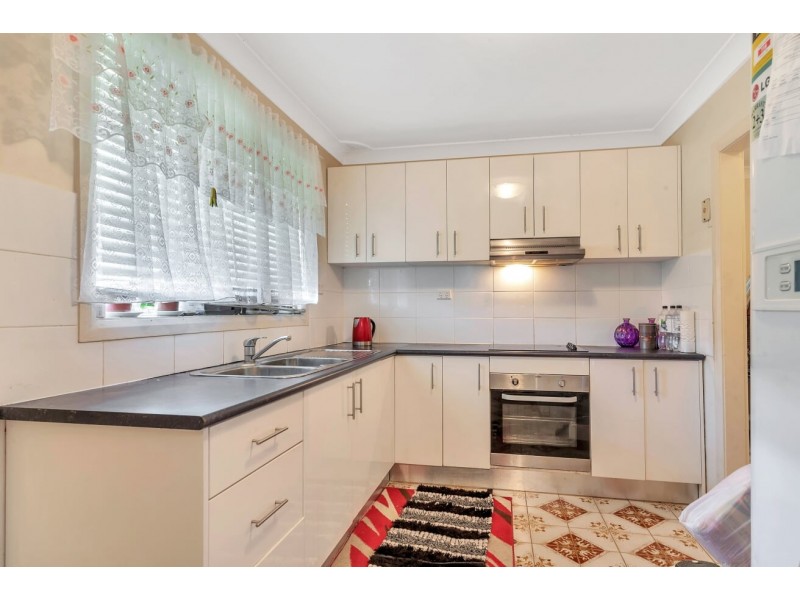 16 Tyrell Crescent, Fairfield West NSW 2165