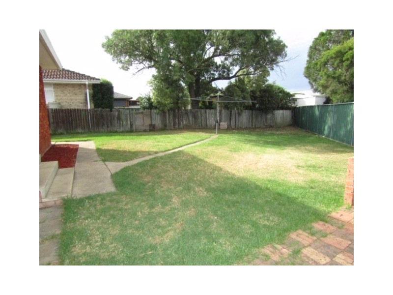16 Gilmore Avenue, Leumeah NSW 2560