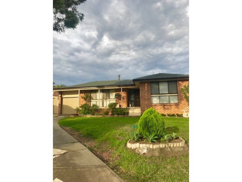 4 Huon Place, Glenfield NSW 2167