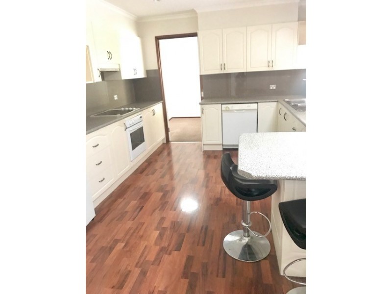 4 Huon Place, Glenfield NSW 2167
