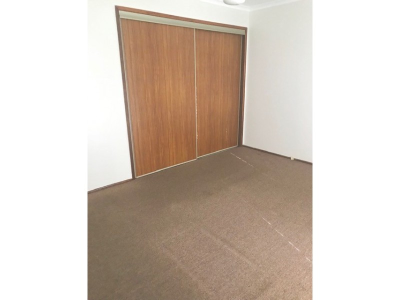 4 Huon Place, Glenfield NSW 2167