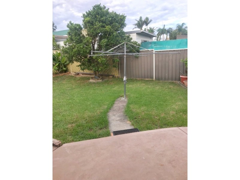 4 Huon Place, Glenfield NSW 2167