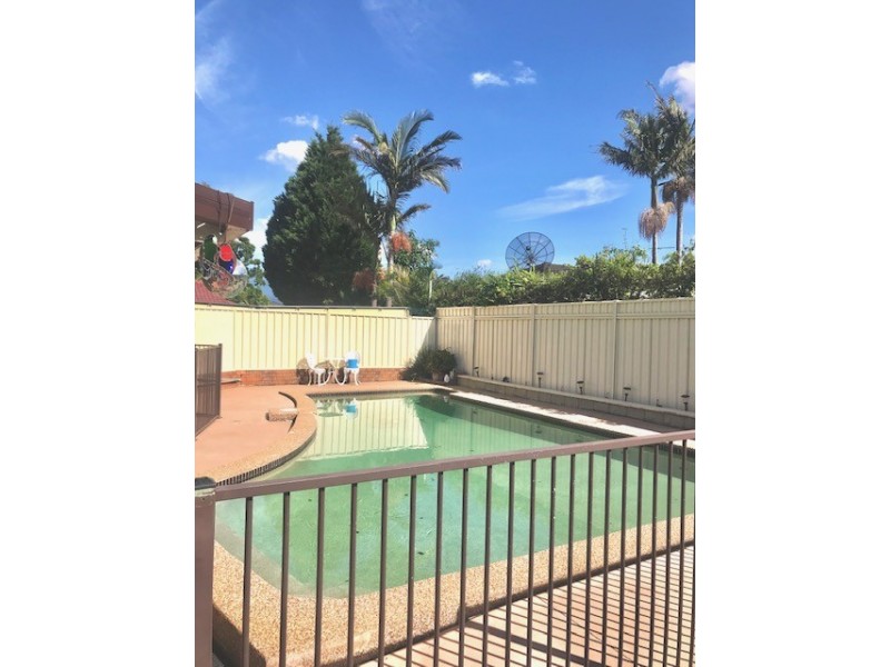 4 Huon Place, Glenfield NSW 2167
