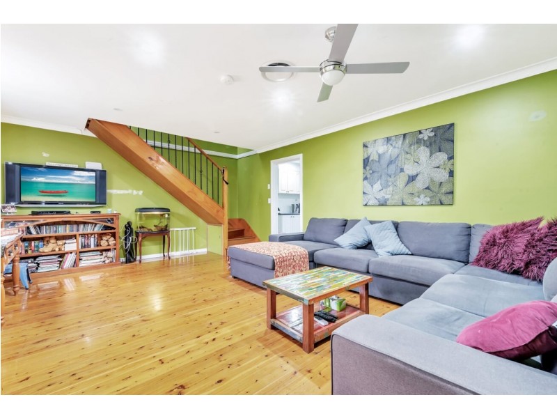 32 Dampier Crescent, Fairfield West NSW 2165