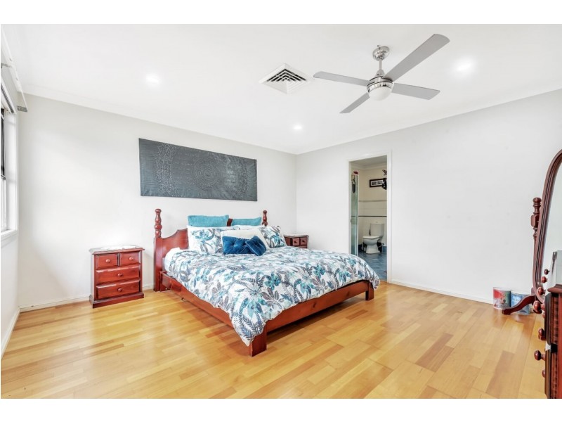 32 Dampier Crescent, Fairfield West NSW 2165