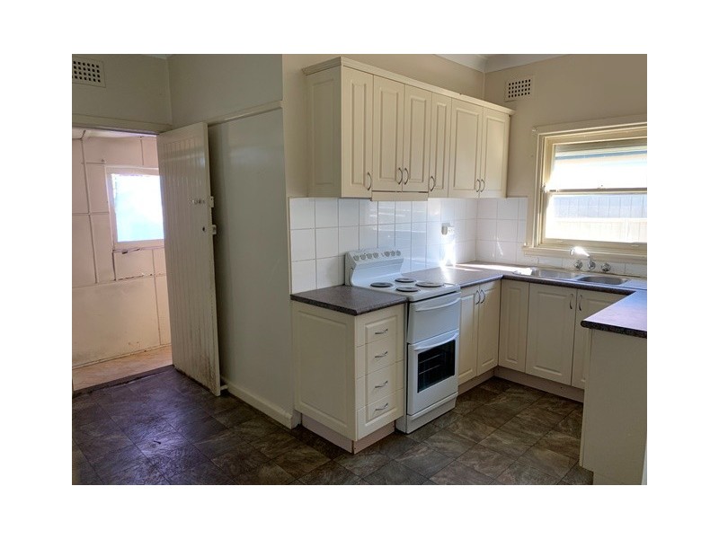 10 Lowana Avenue, Merrylands NSW 2160