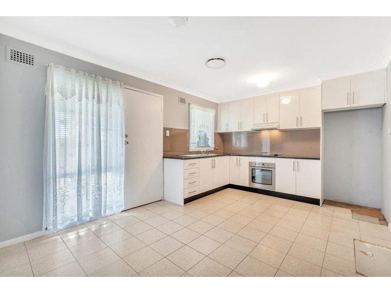 15 Corona Road, Fairfield West NSW 2165