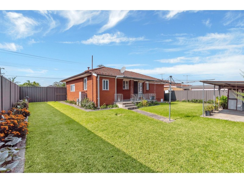 15 Corona Road, Fairfield West NSW 2165